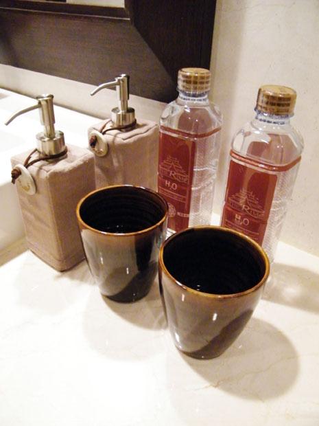 E10142517-23.jpg