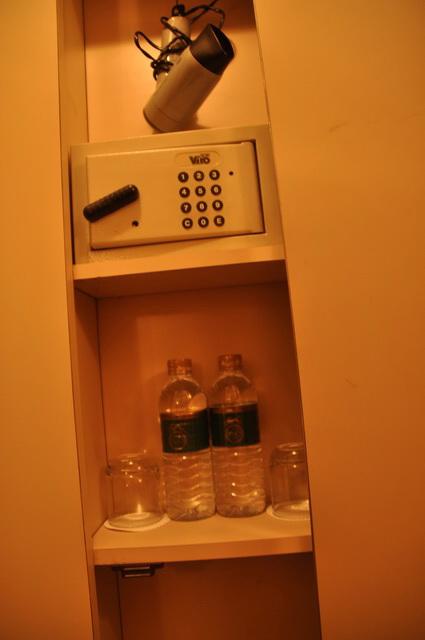 E8213393-83.jpg