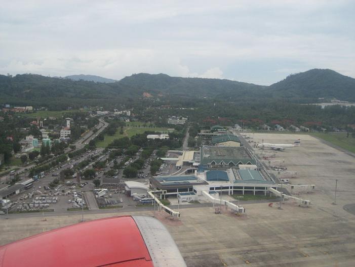 800px-Aerial_view_phuket_international_airport.jpg
