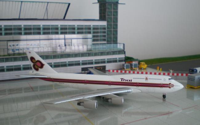 Thai international B747-300  HS-TGE.jpg