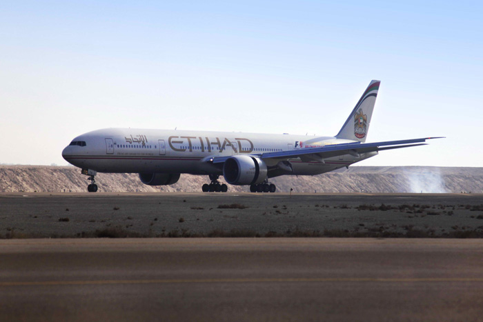 B777-300ER landing in Abu Dhabi_resize copy.jpg