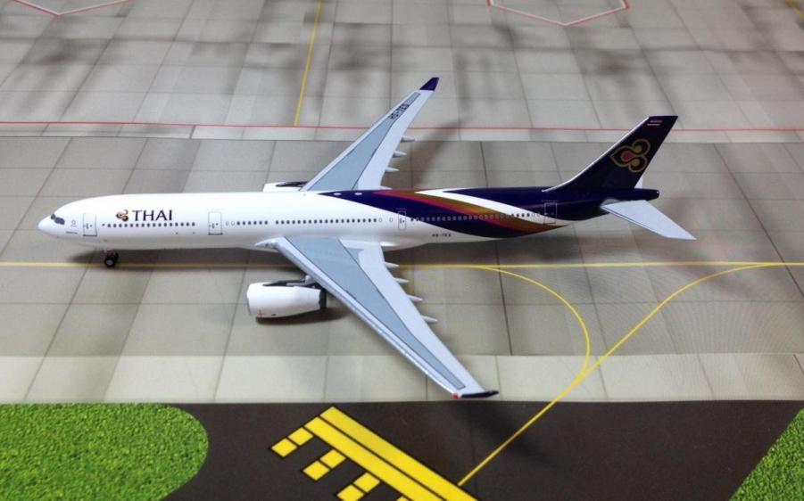 hs-tes_thai_airbus_a330_aero_classics_die-cast_scale_model_metal_400_B.jpg