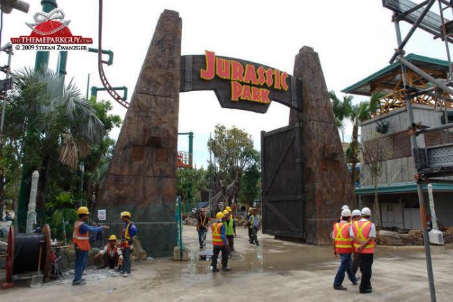jurassic-park-gate-big-compressed.jpg