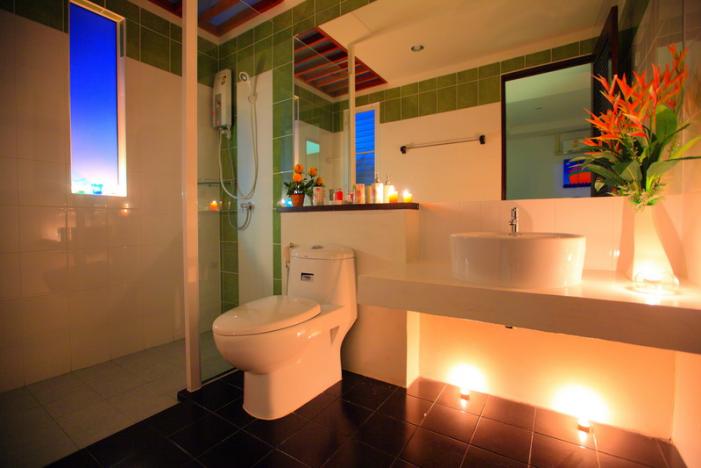 The One_001_bathroom_001.JPG