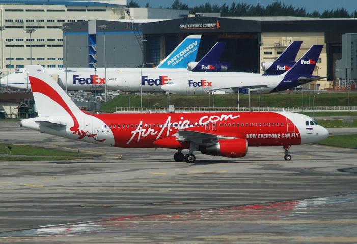 Thai_AirAsia_Airbus_A320-200,_HS-ABA,_SIN.jpg